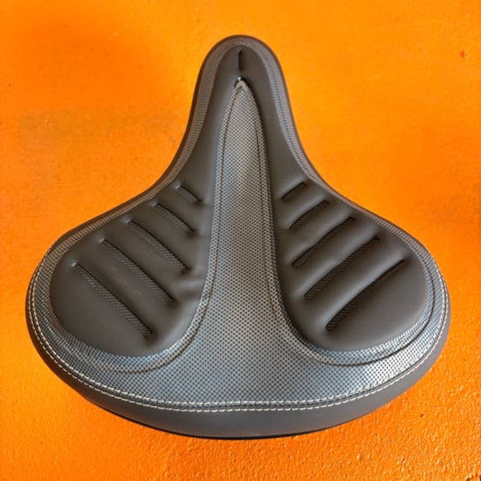 Black metal style 3 pedals, product image, model 4451, featuring a sleek and durable design.